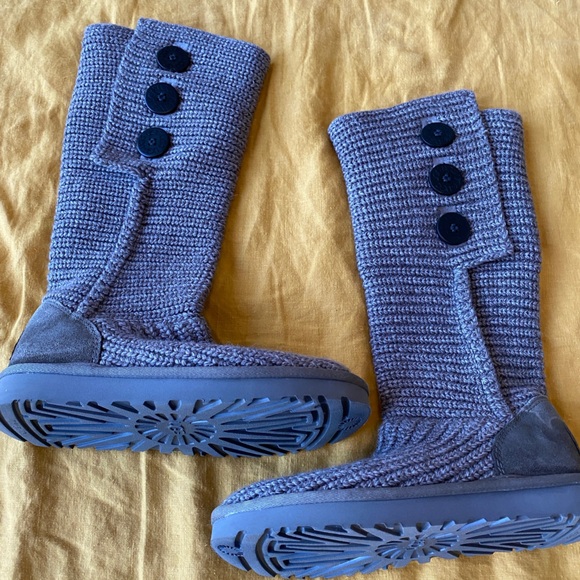 UGG boots, barely worn, size 7 - Picture 1 of 5